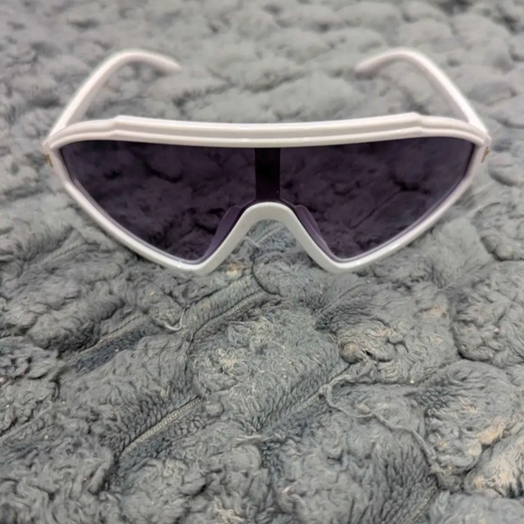 Stylish Tom Ford Joanna Sunglasses - Picture 4 of 6